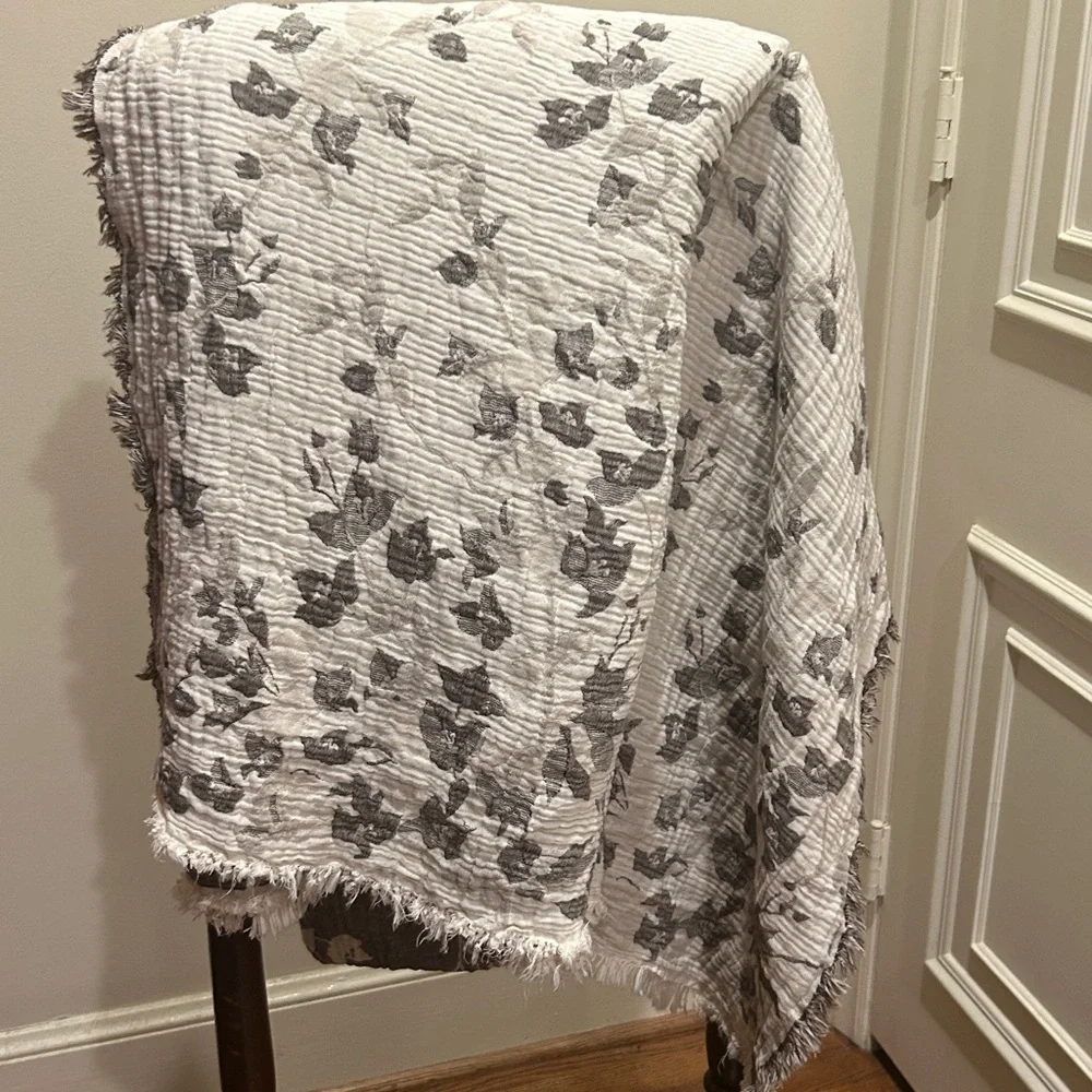 Mushroom Gray + Cream Quilted Cover Winter’s Floral Size Queen New With Tags
